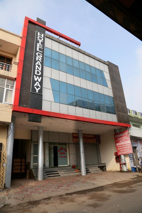 Hotel Grandway Kālka Екстериор снимка